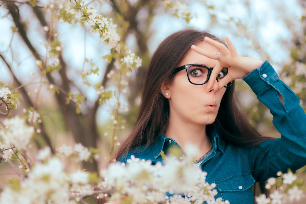 Como evitar crises alérgicas e viver com mais qualidade? 3 mulher com Alergia a perfume