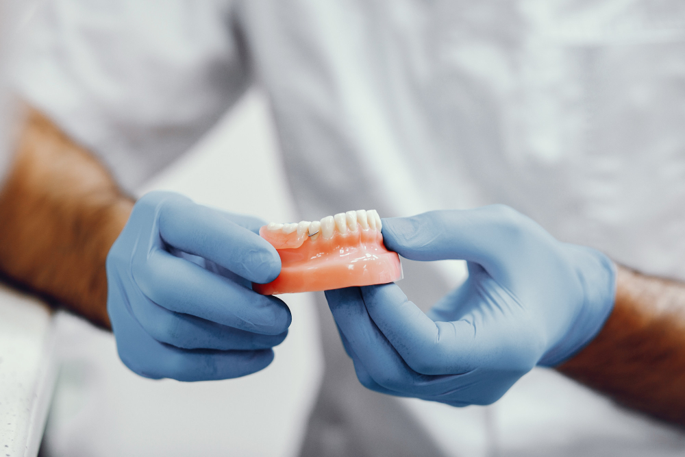 O que é a prótese protocolo e para quem é indicada? 2 protese protocolo